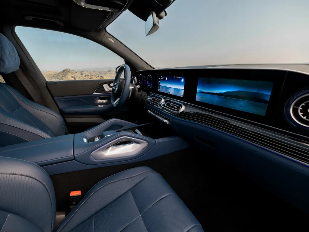 Новые Mercedes GLE и GLS получили крупный рестайлинг, три экрана MBUX и обновленную гамму моторов