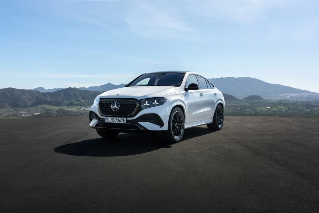 Новые Mercedes GLE и GLS получили крупный рестайлинг, три экрана MBUX и обновленную гамму моторов