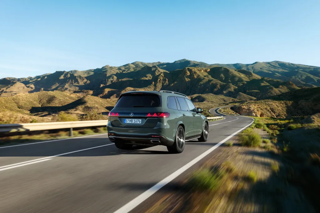 Новые Mercedes GLE и GLS получили крупный рестайлинг, три экрана MBUX и обновленную гамму моторов