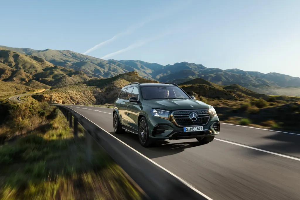 Новые Mercedes GLE и GLS получили крупный рестайлинг, три экрана MBUX и обновленную гамму моторов