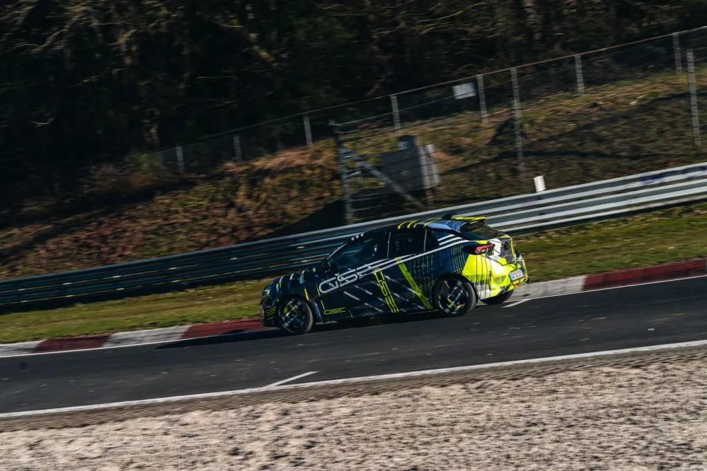 Новый Opel Corsa GSE замечен на тестах перед дебютом в Париже