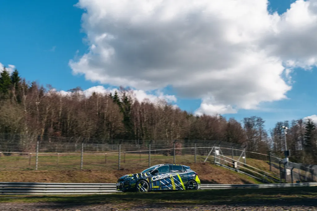 Новый Opel Corsa GSE замечен на тестах перед дебютом в Париже