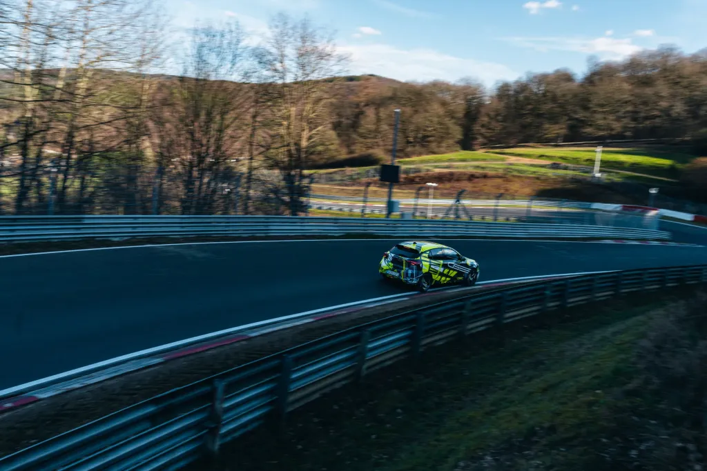 Новый Opel Corsa GSE замечен на тестах перед дебютом в Париже