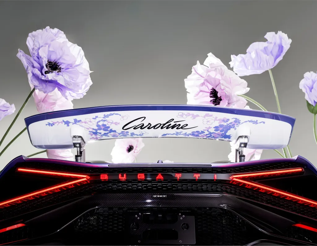 Особый Bugatti W16 Mistral Caroline получил фиолетовый карбон и цветочный декор