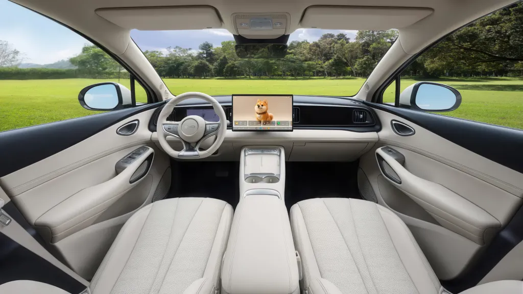 BYD Sealion 05 стартовал в Китае: DM-i до 305 км без ДВС и EV с зарядкой за 9 минут