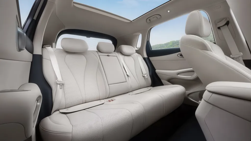 BYD Sealion 05 стартовал в Китае: DM-i до 305 км без ДВС и EV с зарядкой за 9 минут