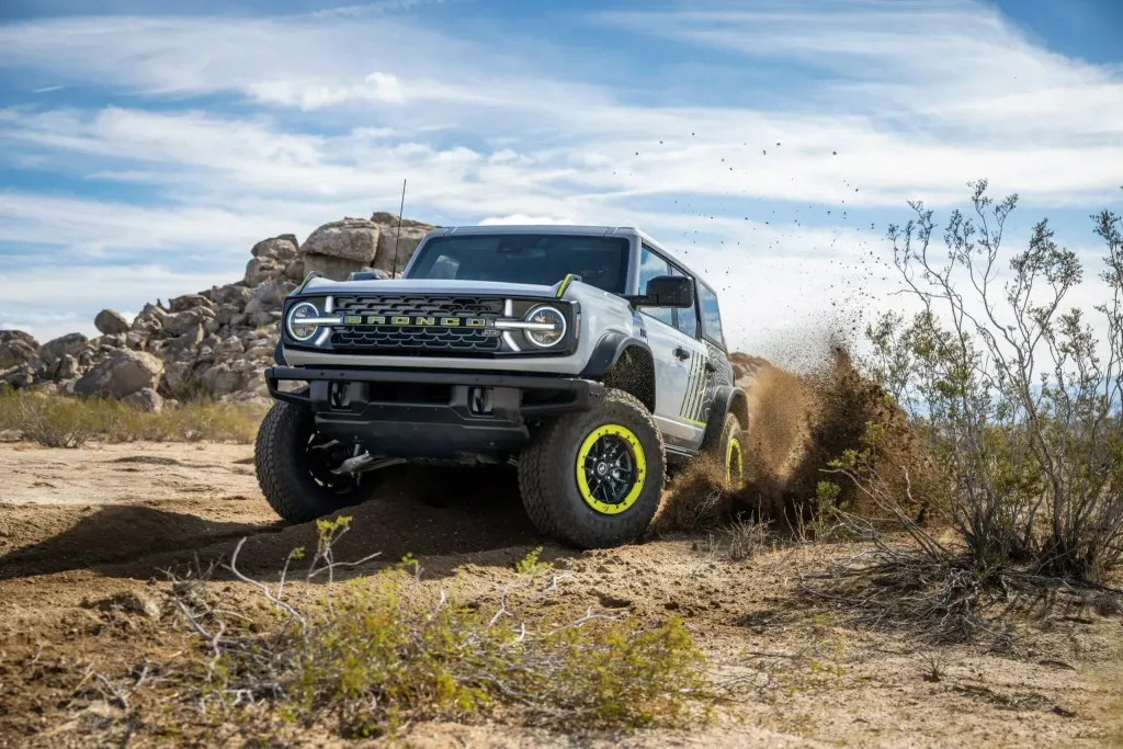 Ford раскрыл интерьер Bronco RTR с акцентами Hyper Lime