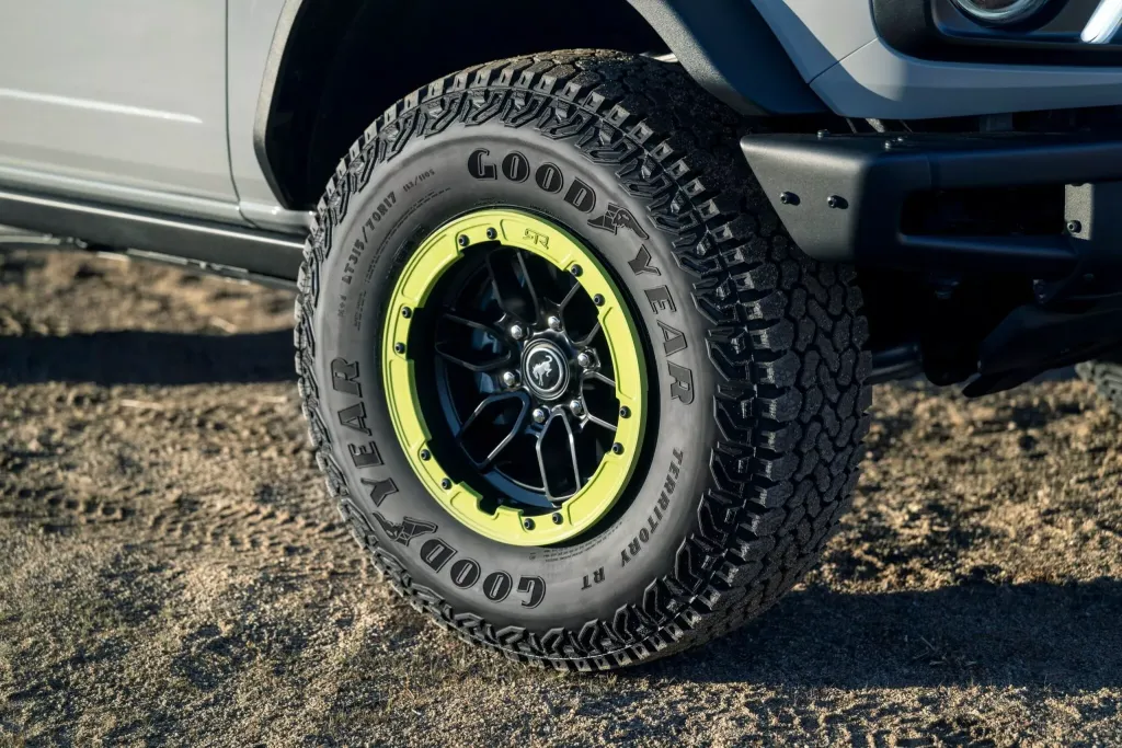 Ford раскрыл интерьер Bronco RTR с акцентами Hyper Lime