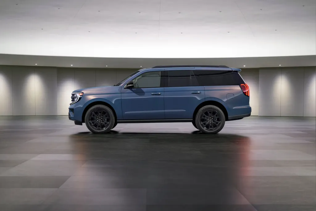Новый Ford Expedition 30th Anniversary Edition получил Blue Ember и черный стайлинг