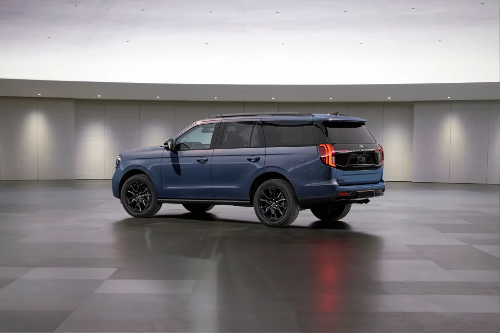 Новый Ford Expedition 30th Anniversary Edition получил Blue Ember и черный стайлинг