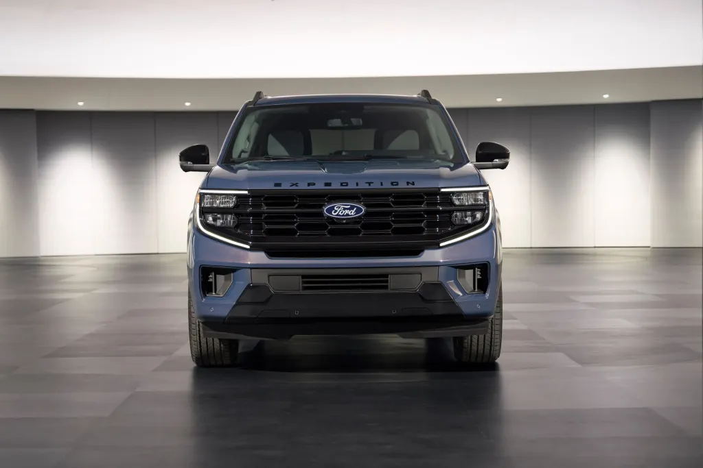 Новый Ford Expedition 30th Anniversary Edition получил Blue Ember и черный стайлинг
