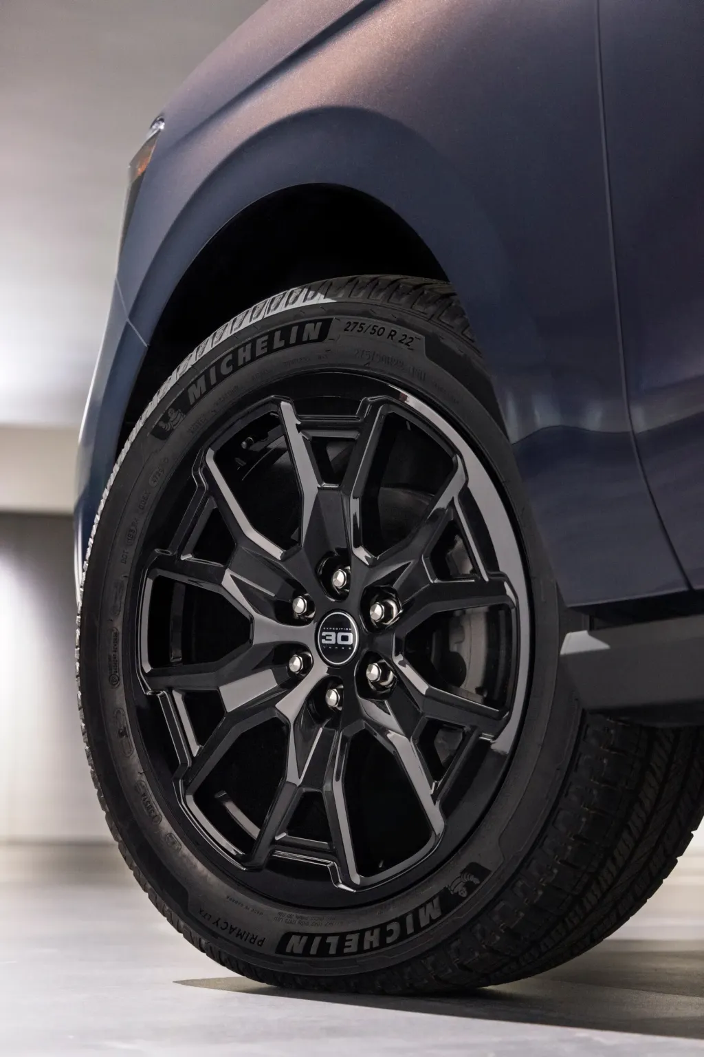 Новый Ford Expedition 30th Anniversary Edition получил Blue Ember и черный стайлинг