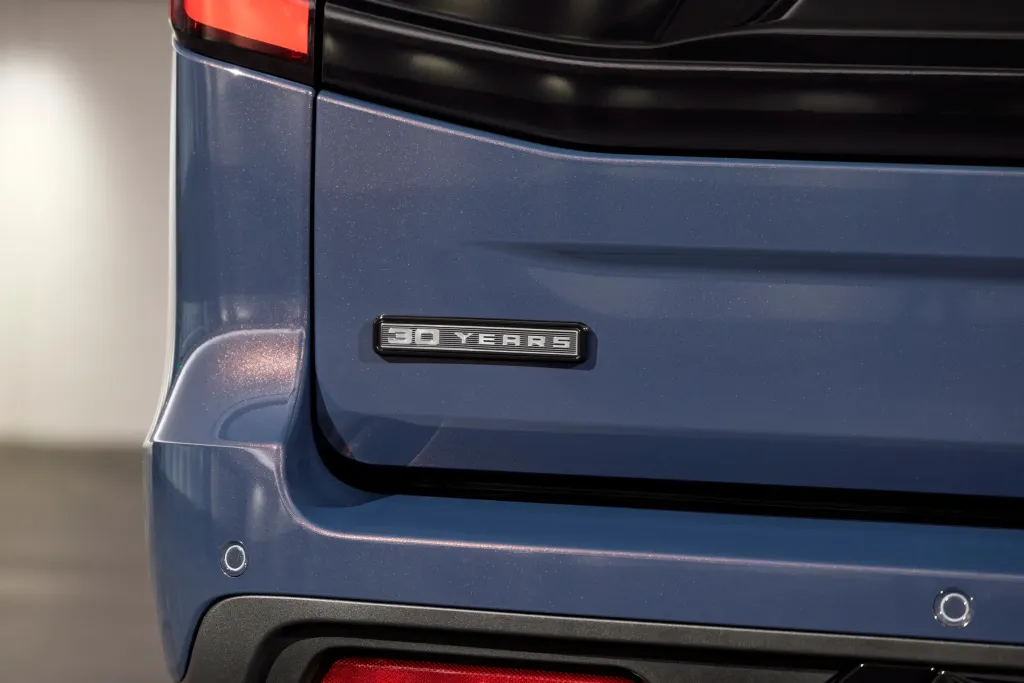 Новый Ford Expedition 30th Anniversary Edition получил Blue Ember и черный стайлинг