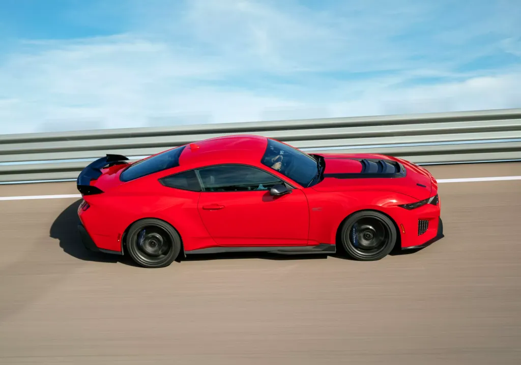 Ford Mustang Dark Horse SC вышел на заказы с компрессорным V8 5.2 мощностью 795 л.с.