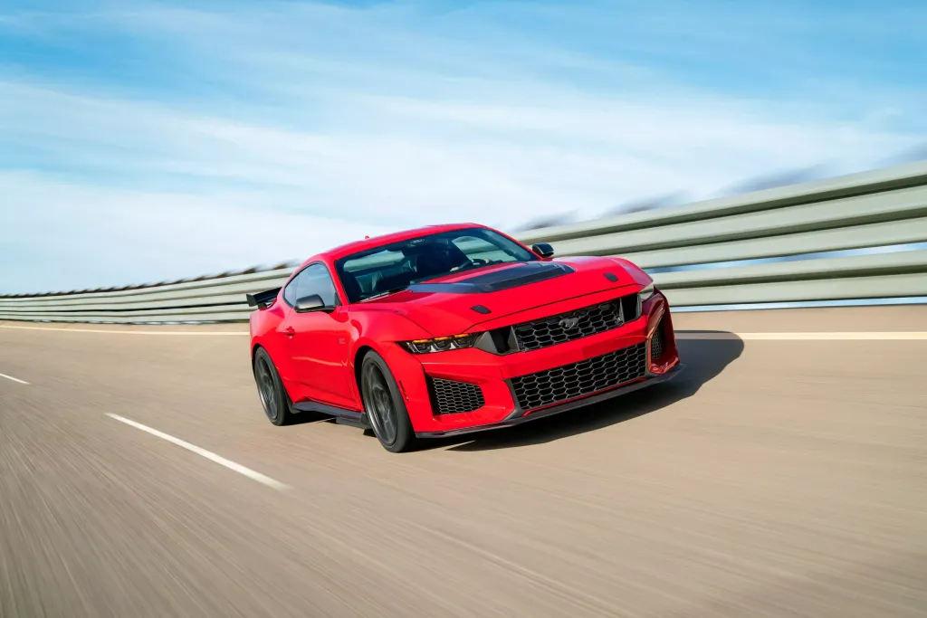 Ford Mustang Dark Horse SC вышел на заказы с компрессорным V8 5.2 мощностью 795 л.с.