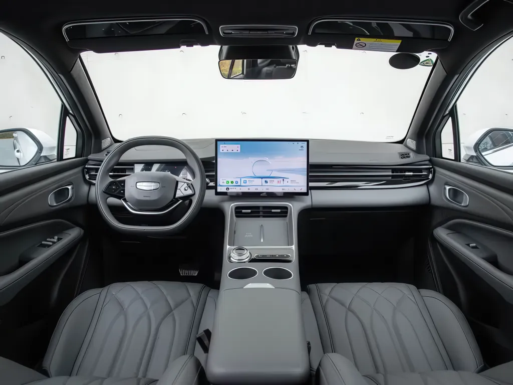 Новый Geely Boyue EREV получил до 375 км EV-запаса хода и до 1525 км суммарной дальности