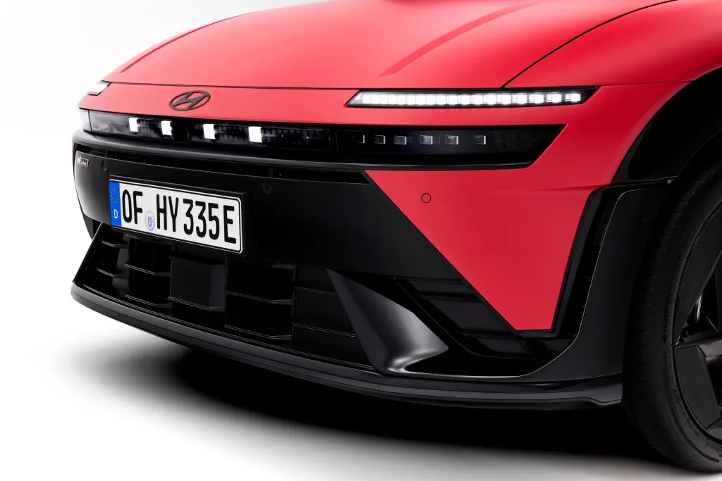 Hyundai Ioniq 3 дебютировал в Европе с платформой E-GMP, запасом до 496 км и салоном Pleos