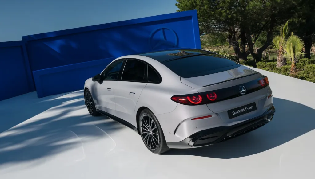 Mercedes-Benz C-Class Electric получил 482 л.с., запас до 762 км и экран Hyperscreen