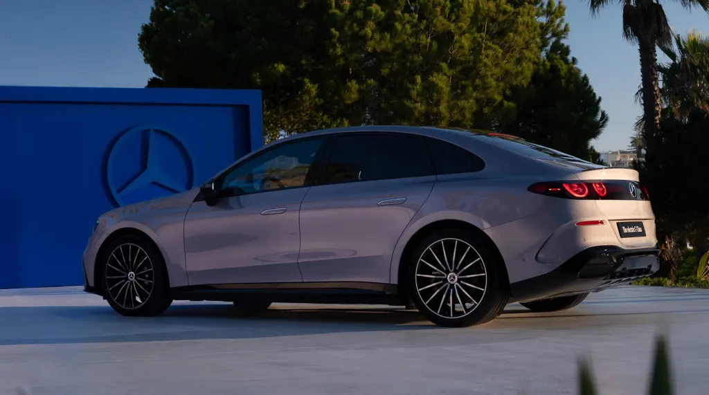 Mercedes-Benz C-Class Electric получил 482 л.с., запас до 762 км и экран Hyperscreen