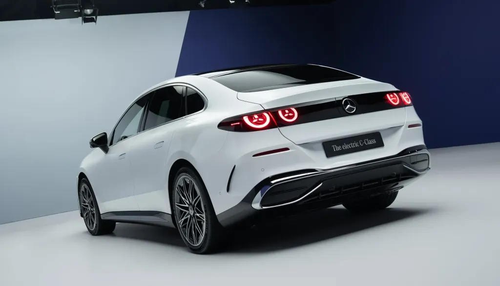 Mercedes-Benz C-Class Electric получил 482 л.с., запас до 762 км и экран Hyperscreen