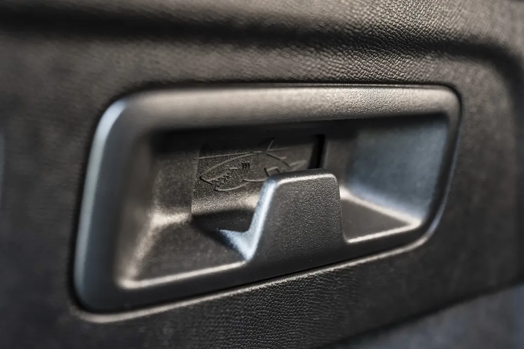 Opel рассказал, как в Astra и других моделях появились спрятанные маленькие акулы