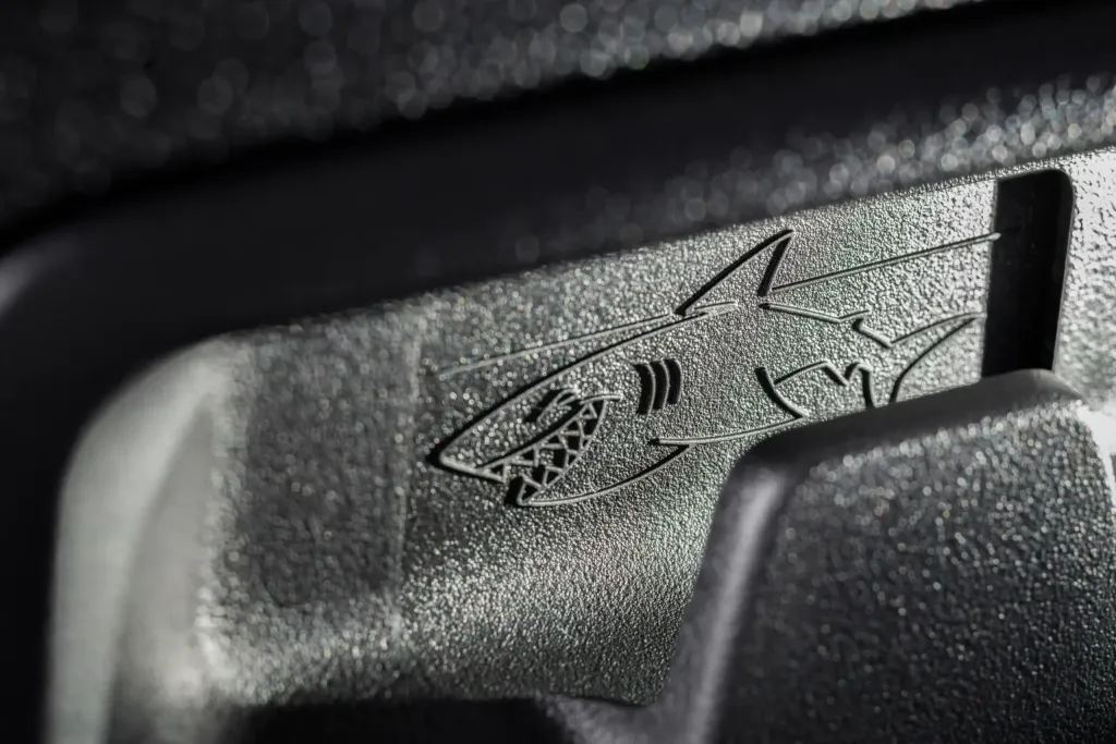 Opel рассказал, как в Astra и других моделях появились спрятанные маленькие акулы