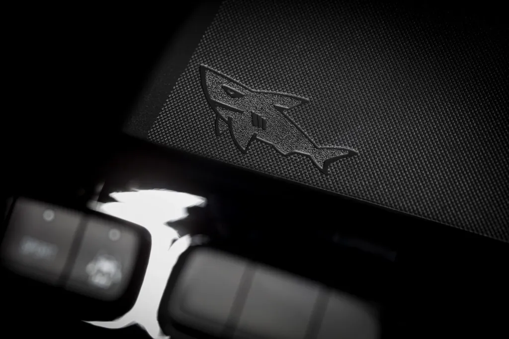 Opel рассказал, как в Astra и других моделях появились спрятанные маленькие акулы