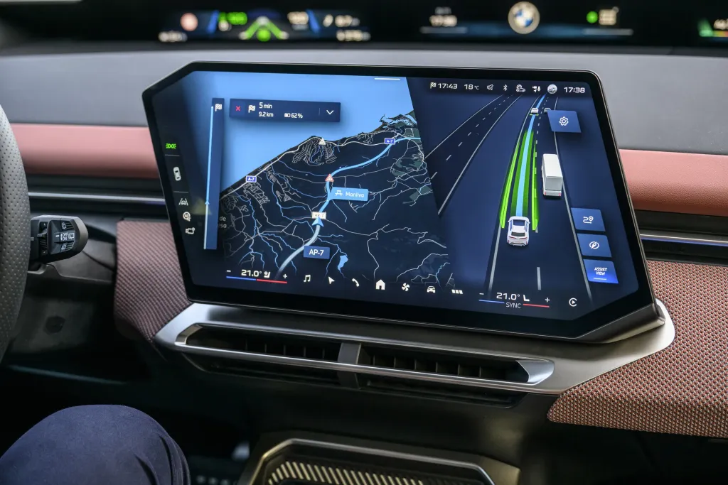 Новые BMW iX3 и i3 будут записывать дорожные события для дообучения систем помощи водителю