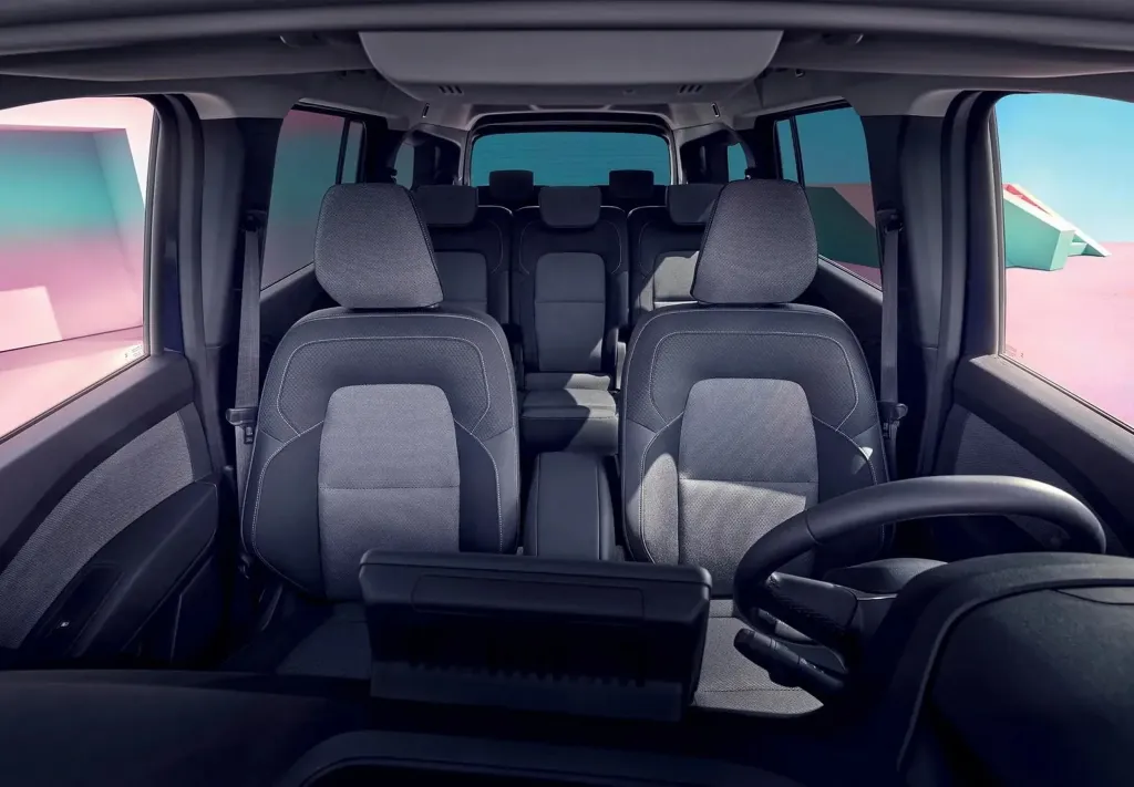 Renault Kangoo Couleur для Японии получил яркие цвета, стальные колеса и тираж 100 машин