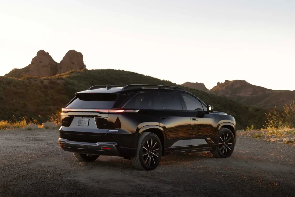 Subaru представил трехрядный электрокроссовер Getaway мощностью 420 л.с. и запасом хода более 300 миль