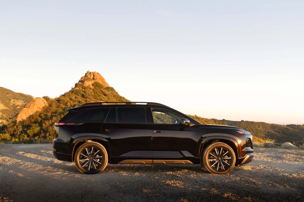 Subaru представил трехрядный электрокроссовер Getaway мощностью 420 л.с. и запасом хода более 300 миль