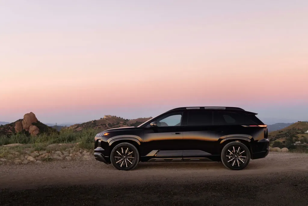 Subaru представил трехрядный электрокроссовер Getaway мощностью 420 л.с. и запасом хода более 300 миль