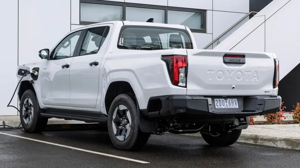 Новый Toyota Hilux BEV вышел в Австралии как самый дорогой Hilux в линейке