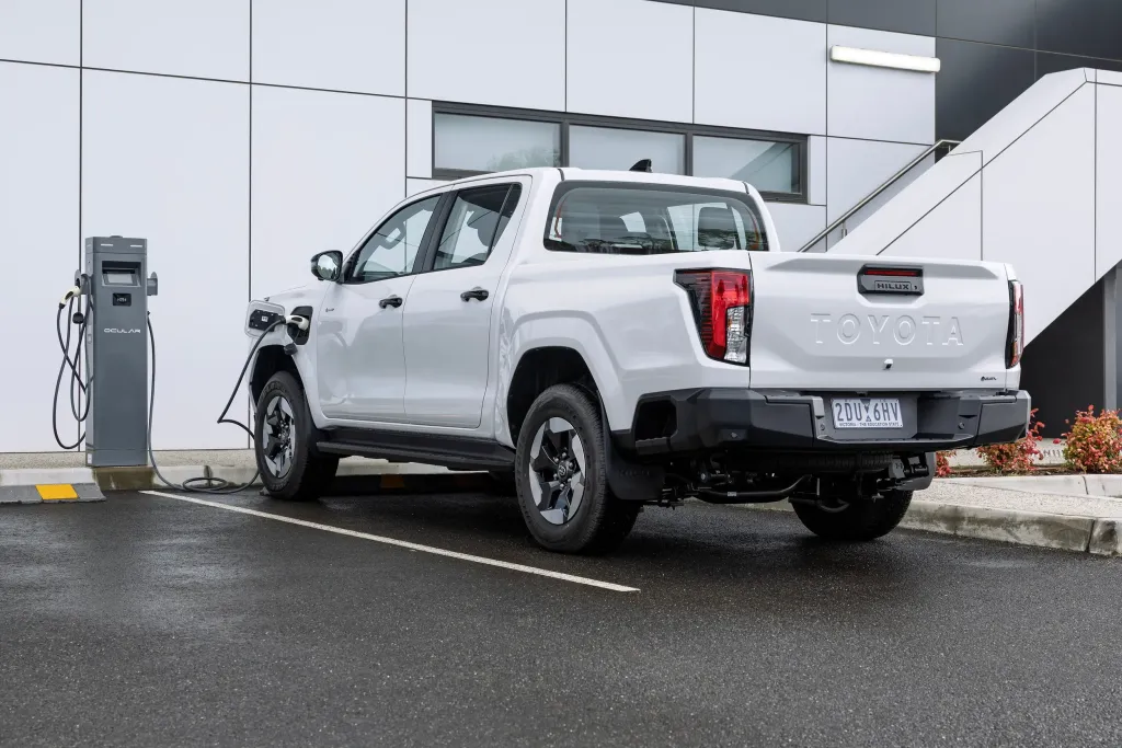 Новый Toyota Hilux BEV вышел в Австралии как самый дорогой Hilux в линейке