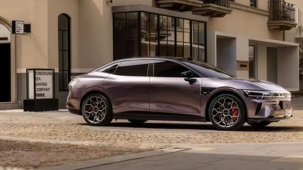 Zeekr открыл предпродажи обновленных 007 и 7 GT с 900-вольтовой архитектурой и мощностью до 784 л.с.