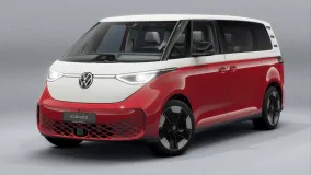 VW ID. Buzz 2026 обновился в Европе: 335 л.с., V2L, one-pedal driving и физические кнопки на руле