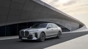 BMW 7-Series обновился: i7 перешел на цилиндрические ячейки, 112,5 кВт·ч и запас более 350 миль