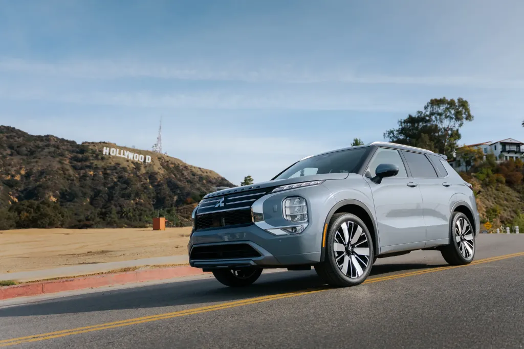 Mitsubishi Outlander Hybrid 2026: новый 1,5-литровый мягкий гибрид слабее прежнего и почти не экономичнее