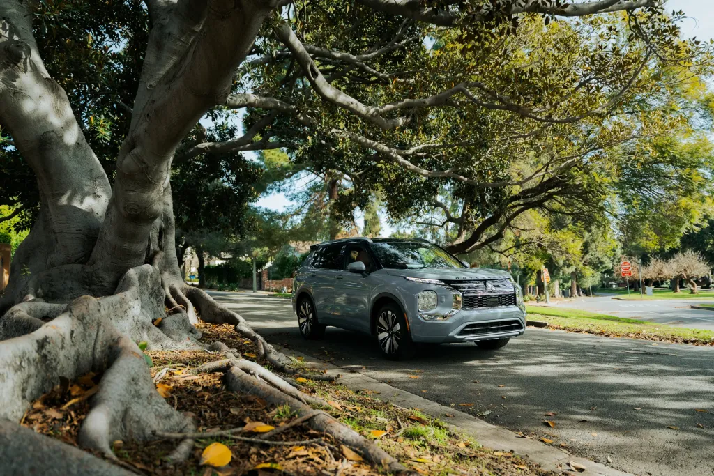 Mitsubishi Outlander Hybrid 2026: новый 1,5-литровый мягкий гибрид слабее прежнего и почти не экономичнее