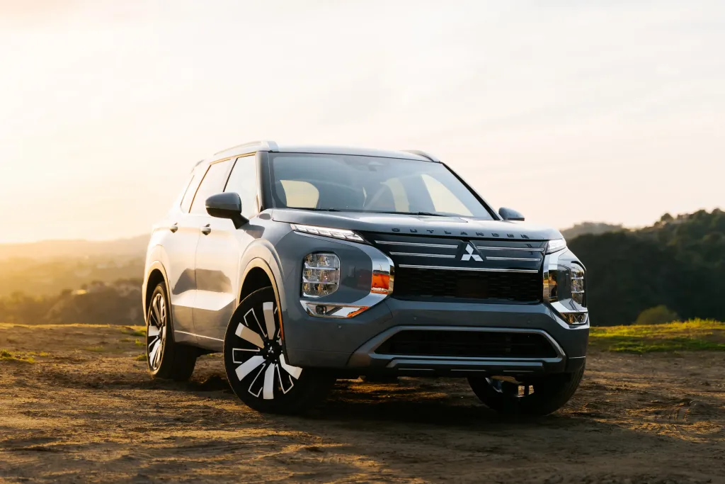 Mitsubishi Outlander Hybrid 2026: новый 1,5-литровый мягкий гибрид слабее прежнего и почти не экономичнее