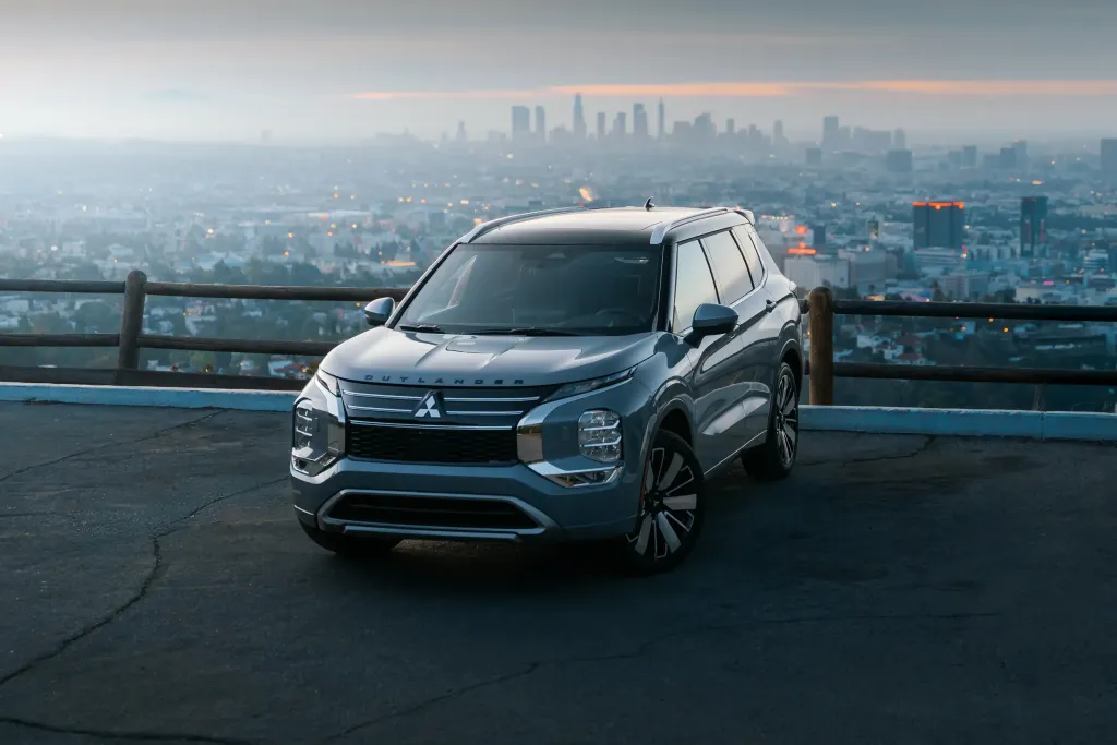 Mitsubishi Outlander Hybrid 2026: новый 1,5-литровый мягкий гибрид слабее прежнего и почти не экономичнее