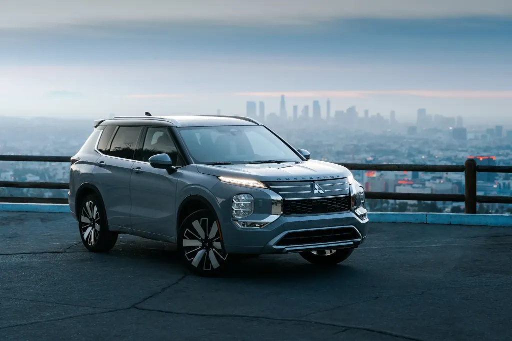 Mitsubishi Outlander Hybrid 2026: новый 1,5-литровый мягкий гибрид слабее прежнего и почти не экономичнее