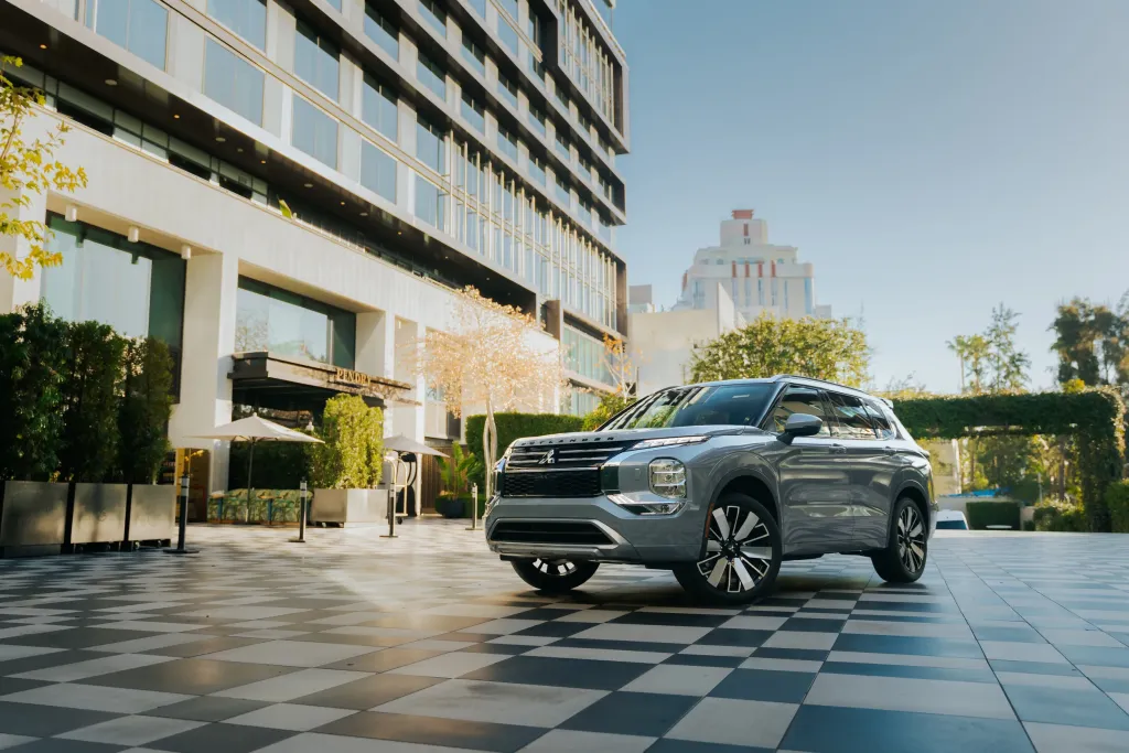 Mitsubishi Outlander Hybrid 2026: мягкий гибрид оказался слабее прежнего мотора