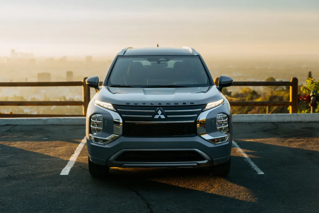 Mitsubishi Outlander Hybrid 2026: мягкий гибрид оказался слабее прежнего мотора