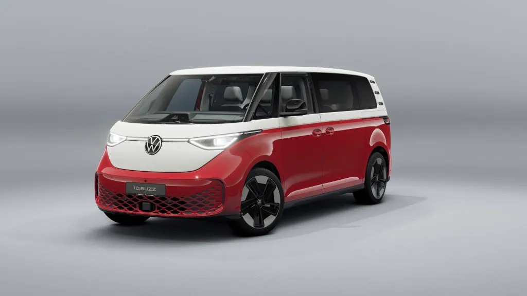 VW ID. Buzz 2026 обновился в Европе: 335 л.с., V2L, one-pedal driving и физические кнопки на руле