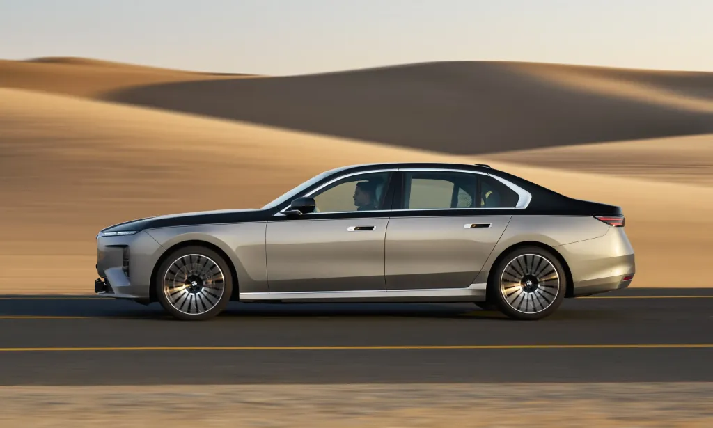 BMW 7-Series обновился: i7 перешел на цилиндрические ячейки, 112,5 кВт·ч и запас более 350 миль
