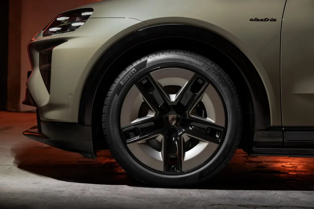 Porsche представил Cayenne Coupé Electric: три версии, до 1156 л.с. и зарядка до 400 кВт