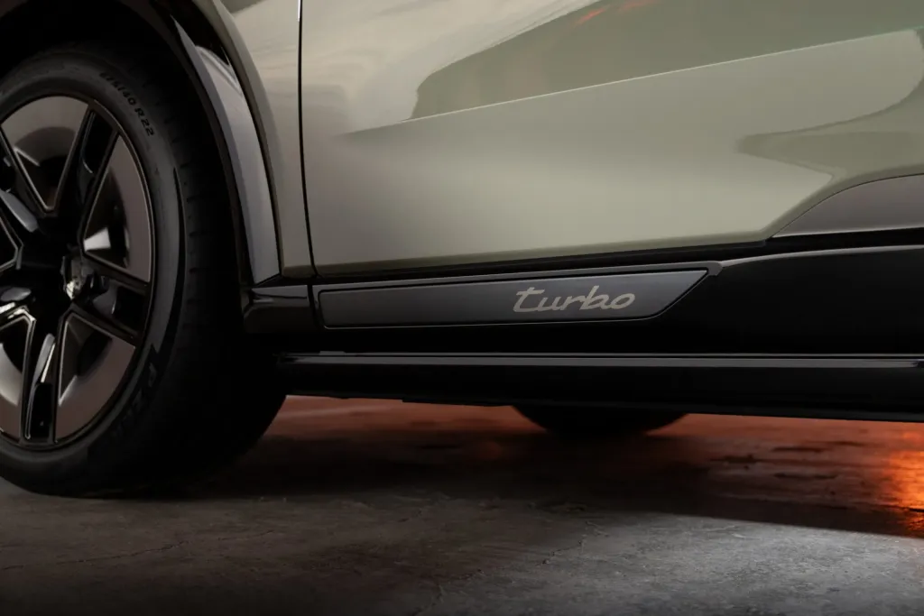 Porsche представил Cayenne Coupé Electric: три версии, до 1156 л.с. и зарядка до 400 кВт