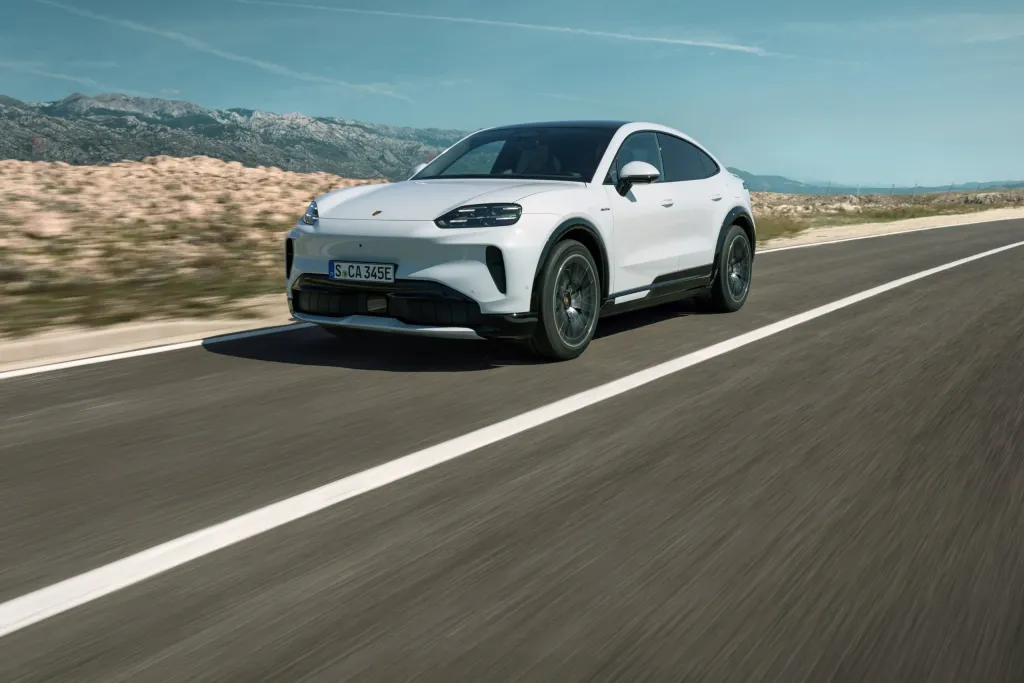 Porsche представил Cayenne Coupé Electric: три версии, до 1156 л.с. и зарядка до 400 кВт