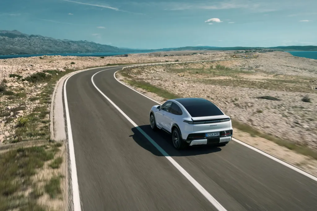 Porsche представил Cayenne Coupé Electric: три версии, до 1156 л.с. и зарядка до 400 кВт